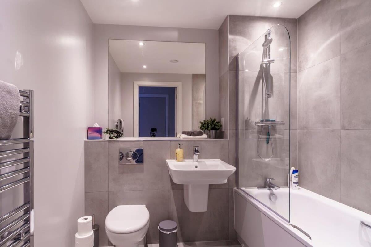 Fantastic 3 Bedroom Manchester Apartment Екстериор снимка